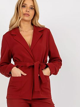 Blejzer Lakerta  Kostkované sako s dlhými rukávmi a viazaním. Bunda so zasúvacími vreckami. Perfektne sa hodí k nohaviciam alebo samostatne.