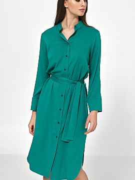 Šaty na deň Nife  Viskózové midi šaty sú určené pre ženy, ktoré rady vyniknú. Strih týchto šiat je veľmi vhodný pre ženskú siluetu vďaka prest