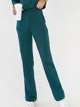 Tepláky IVON  Tepláky s rovnými nohavicami, zvýšeným pásom a módnym prešívaním, tie musíte mať! Sú vyrobené z príjemnej, mäkkej bavlny. No