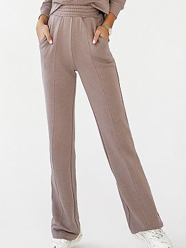 Tepláky IVON  Tepláky s rovnými nohavicami, zvýšeným pásom a módnym prešívaním, tie musíte mať! Sú vyrobené z príjemnej, mäkkej bavlny. No