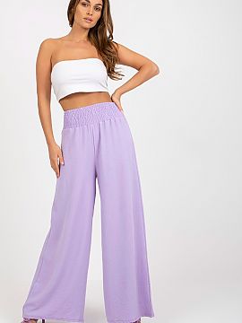 Dámske nohavice Italy Moda  Dlhé nohavice so švom z látky, vysokým stojačikom a ozdobnými záhybmi. Návrh na mnoho príležitostí.