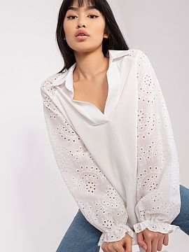 Blúzka Lakerta  Elegantná blúzka s dlhými rukávmi a ažúrovým vzorom. Návrh ideálny na mnohé príležitosti.