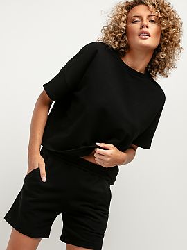 Boxerky Tessita  Naše krátke šortky s vysokým pásom sú módnym a pohodlným riešením do letných horúčav. Majú riasenie v páse, veľké vrecká, 