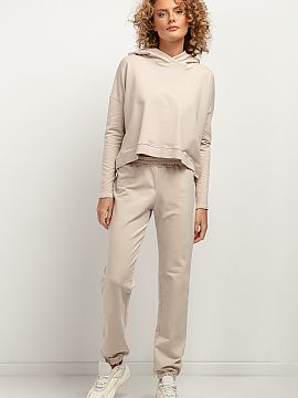 Tepláky Tessita  Tepláky jogger, ušité z teplákového úpletu, sú MUST-HAVE na toto ročné obdobie. Model má klasický voľný strih a obsahuje elasti