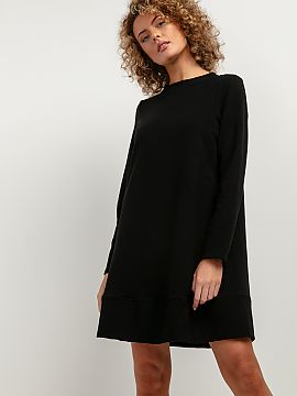 Šaty na deň Tessita  Pletené šaty s dĺžkou po kolená a trapézovým strihom sú skvelou voľbou na jesennú sezónu. Starostlivá povrchová úprava, stojac