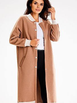 Mikina awama  Dlhá rovná mikina s ozdobnými rebrovanými pruhmi, zapínaná na biele patentky. Vrecká na bokoch.